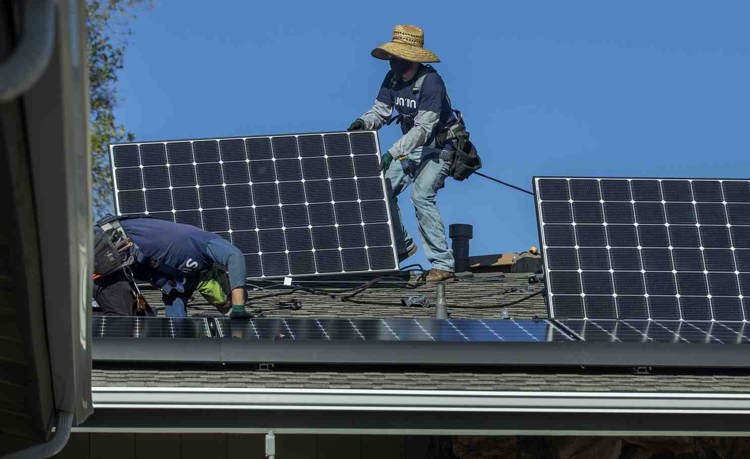 Does SDG&E buy back solar power?