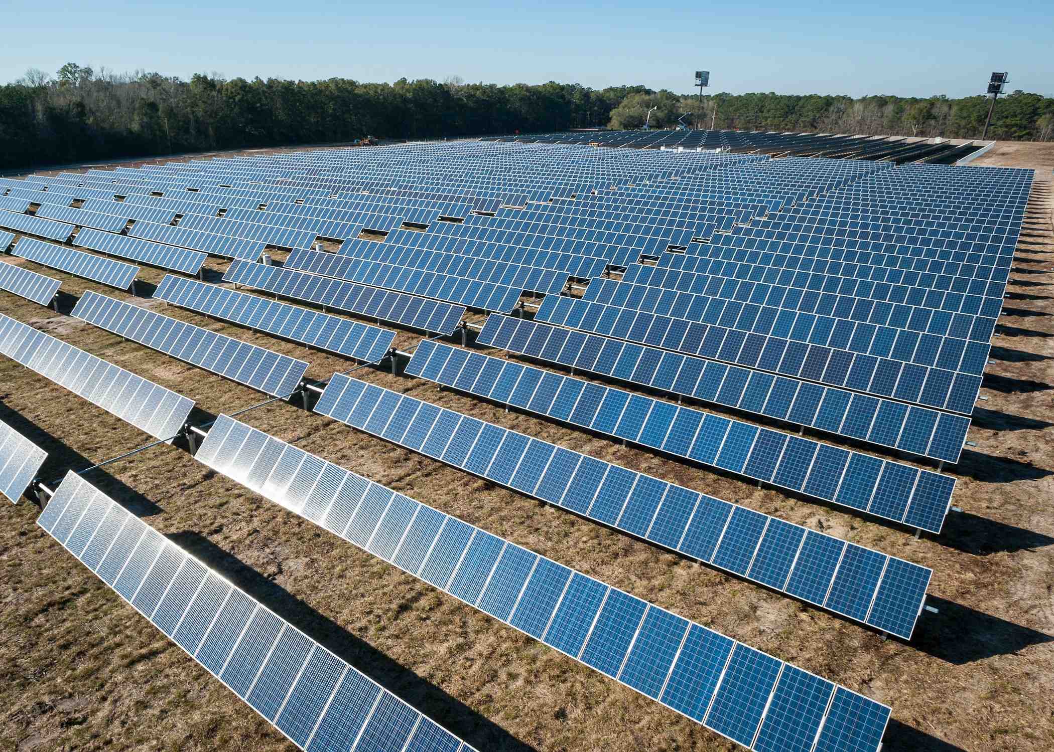 How much does a 1 acre solar farm cost?