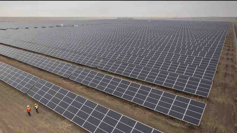 How many acres is the biggest solar farm?