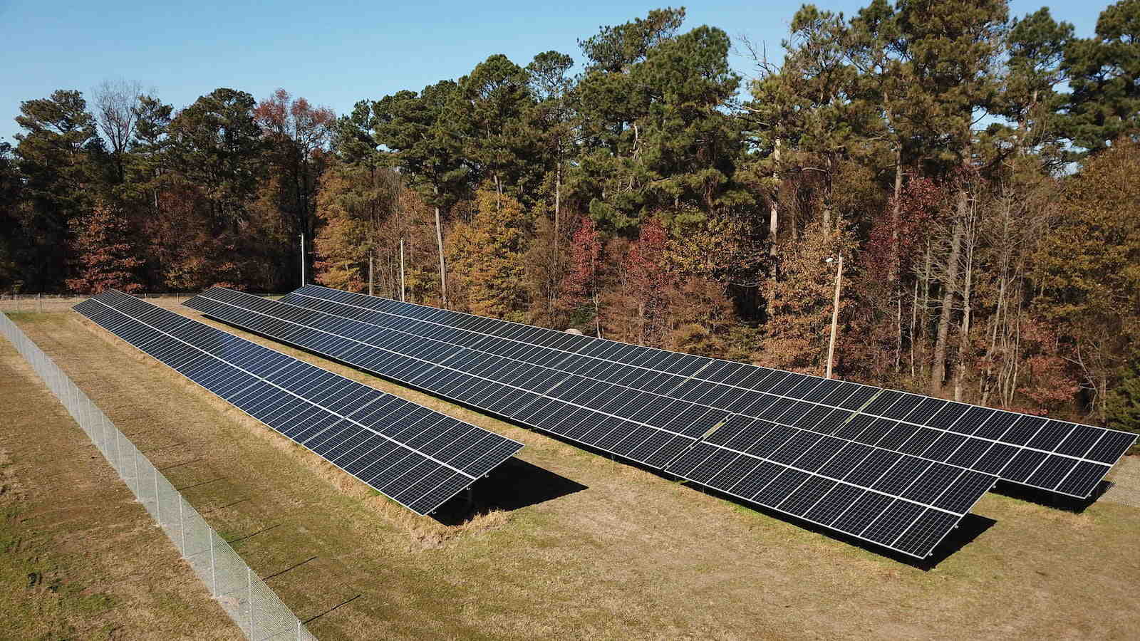 What are the environmental advantages of solar energy?
