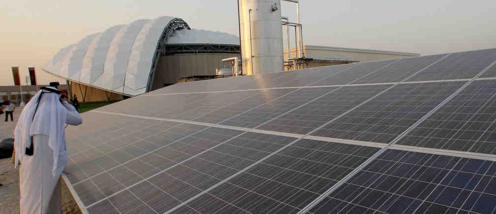 What aspects of the UAE make solar power a viable source of energy?