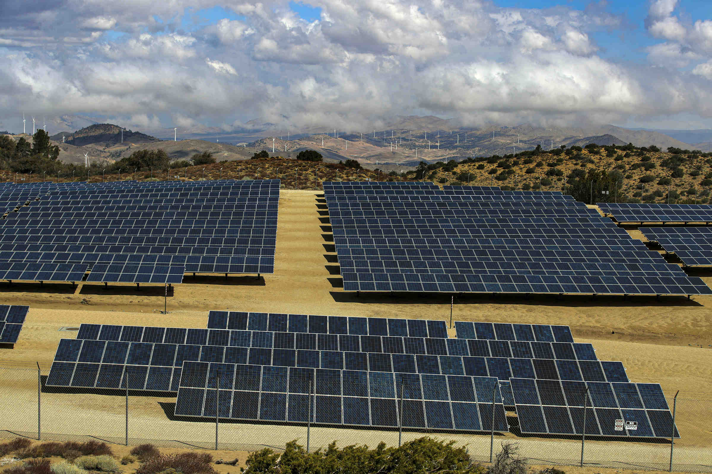 Do solar panels destroy roofs?