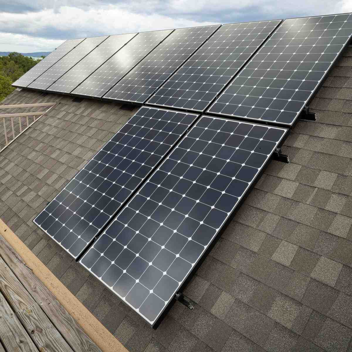How big is a 1 kWh solar panel?
