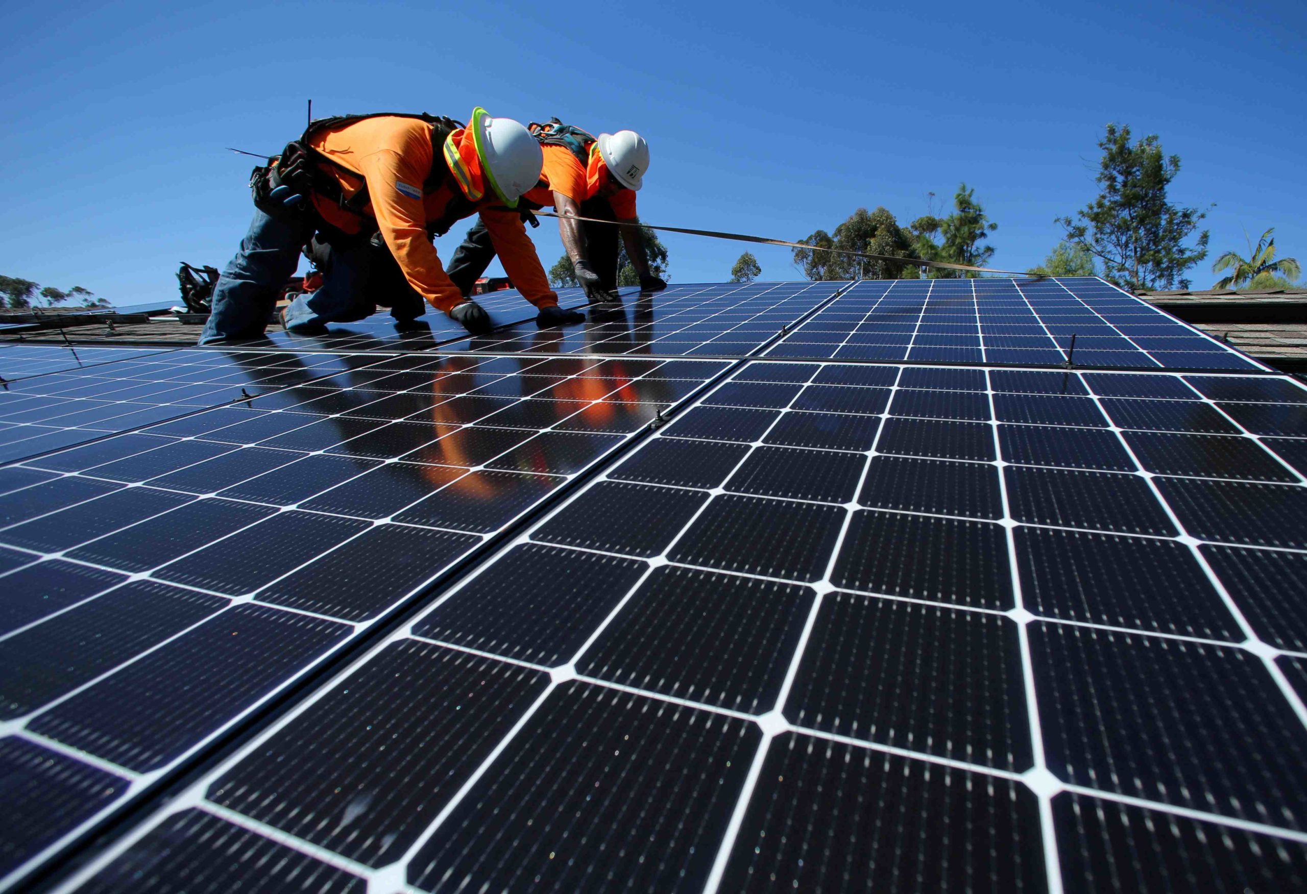 Does SDG&E buy back solar power?