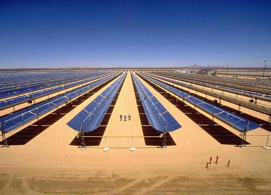 Where is the largest solar farm in California?