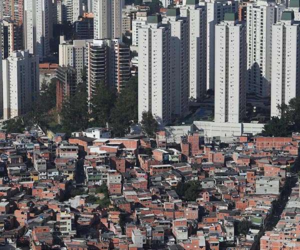 Solar energy projects lower bills in Rio de Janeiro favelas