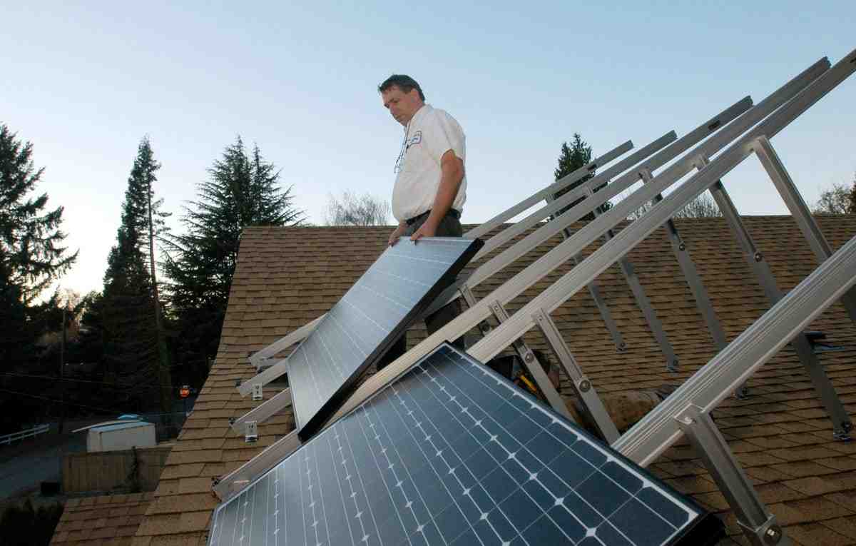 As electricity prices rise, Houstonians are turning to solar power