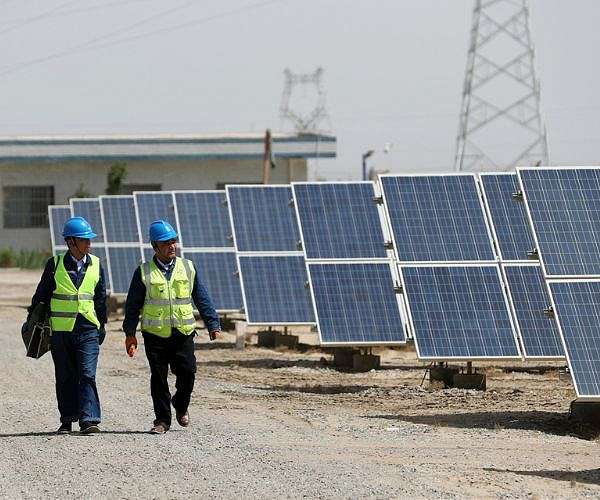 China builds massive solar park to reduce carbon footprint