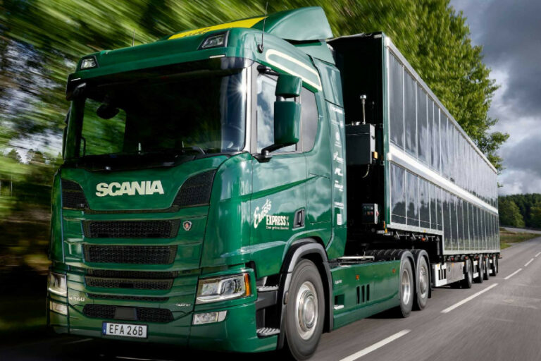 Scania tests hybrid truck with solar panel trailer