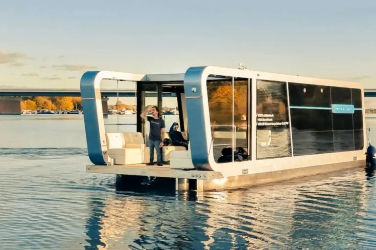 This solar-powered electric houseboat from China looks awesome