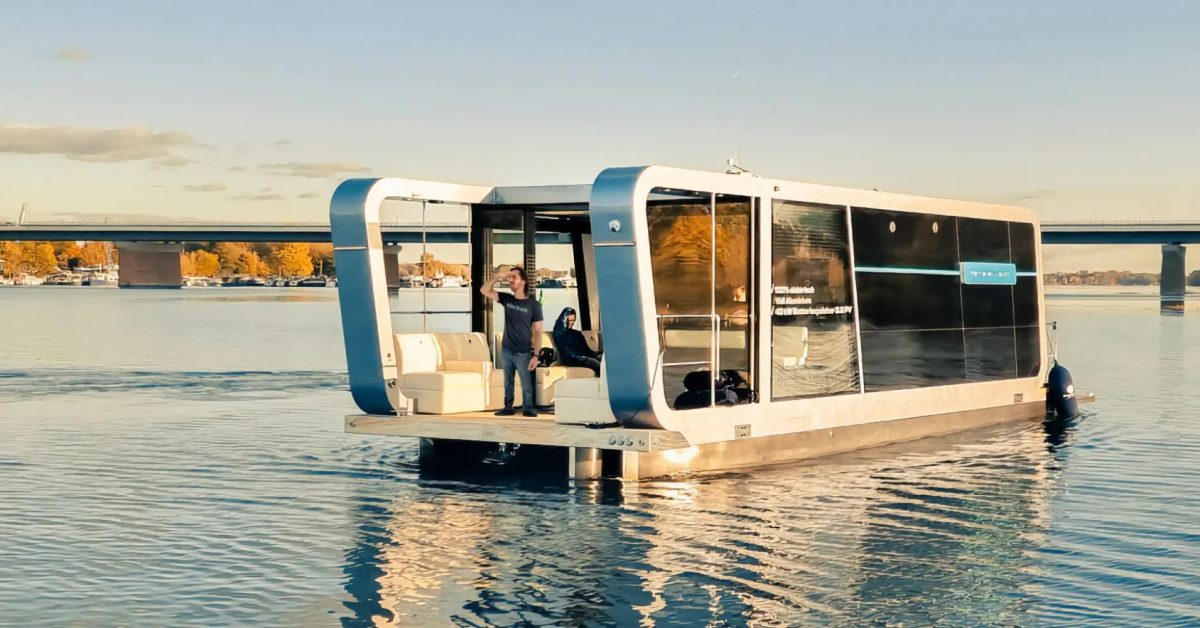 This solar-powered electric houseboat from China looks awesome