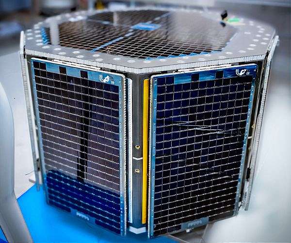 Sierra Space's Advanced Solar Panels Power Sidus Space's LizzieSat in Historic Space Mission